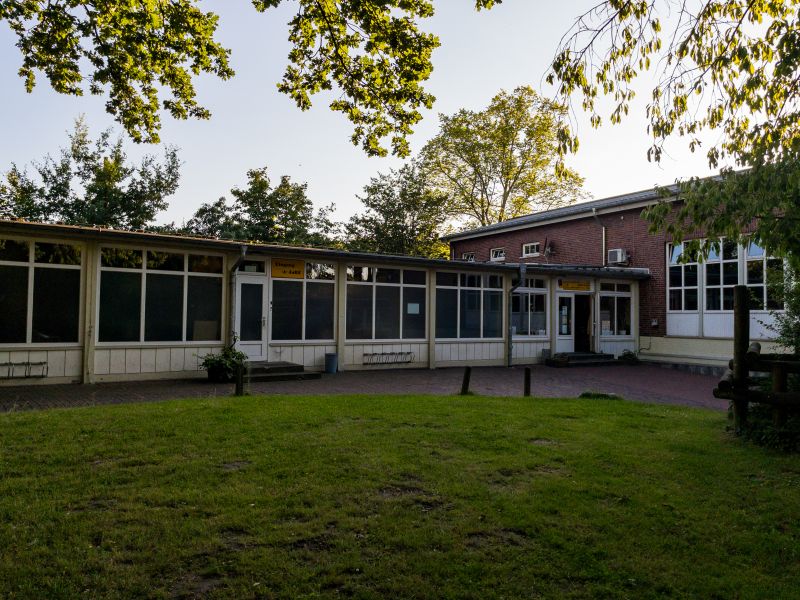 Datei:JuBZ Bremen-Walle Außenansicht.jpg
